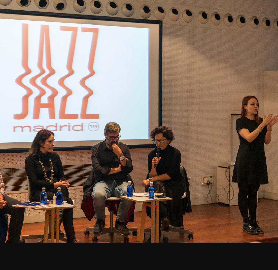 Asociación Intérpretes de Lengua de Signos en un evento
